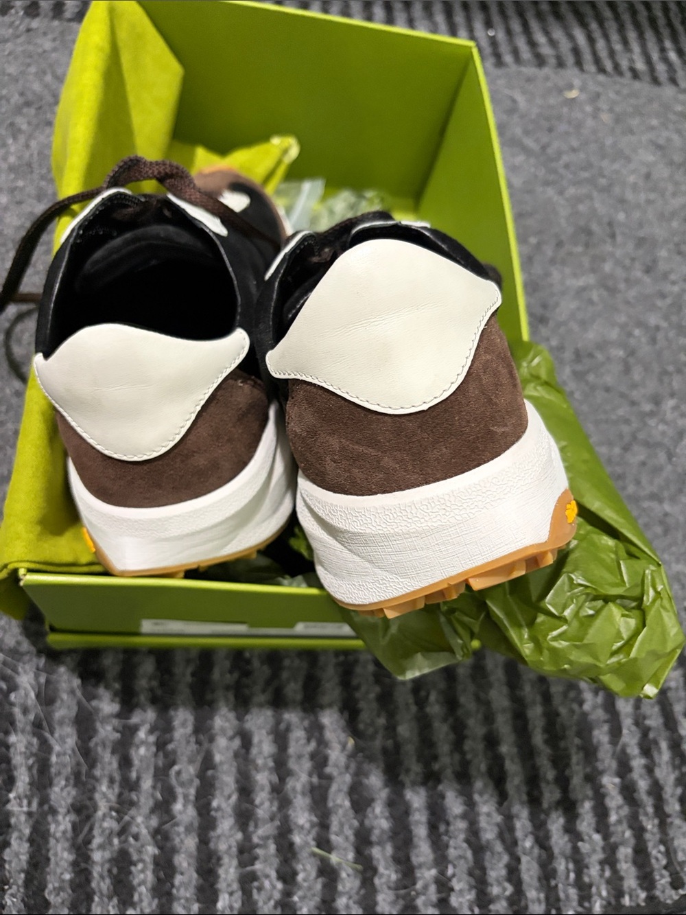 Womens Tory Burch Tory trainer suede new condition. - Picture 4 of 9
